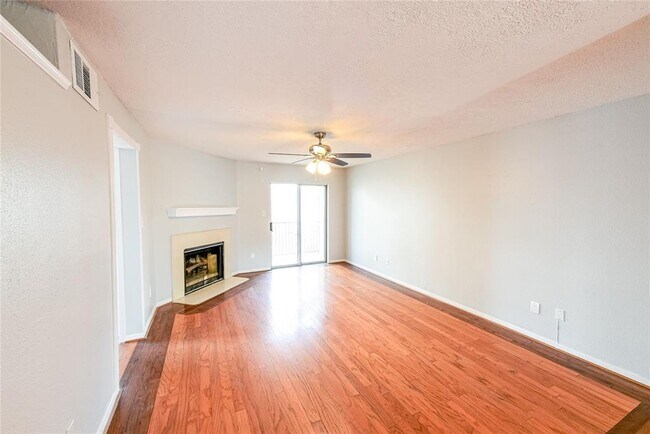 Photo - 2121 Hepburn St Unit 917