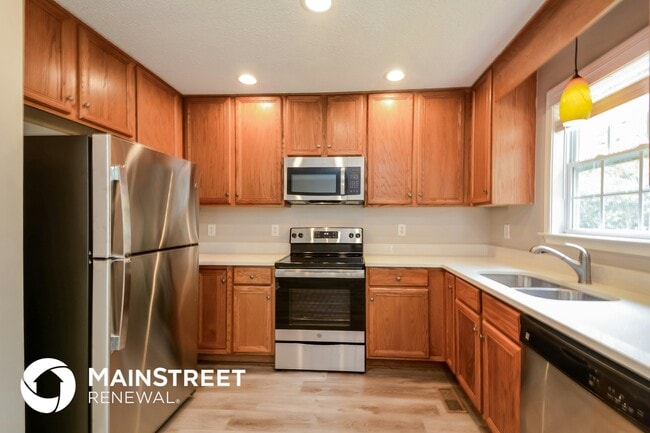 Photo - 304 Kingsbrook Cir