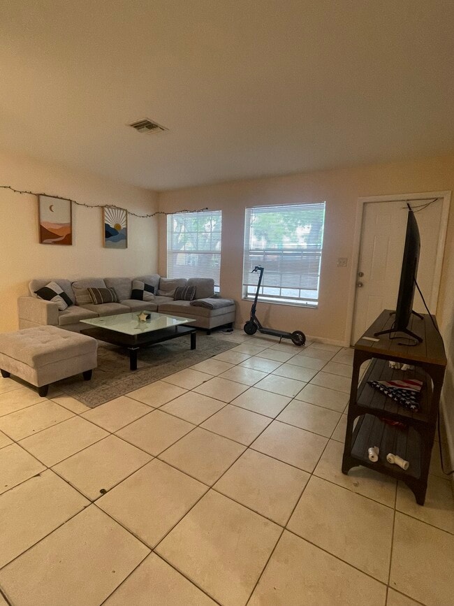 Photo - 1010-1012 NW 3rd Ave Apartments Unit 1012