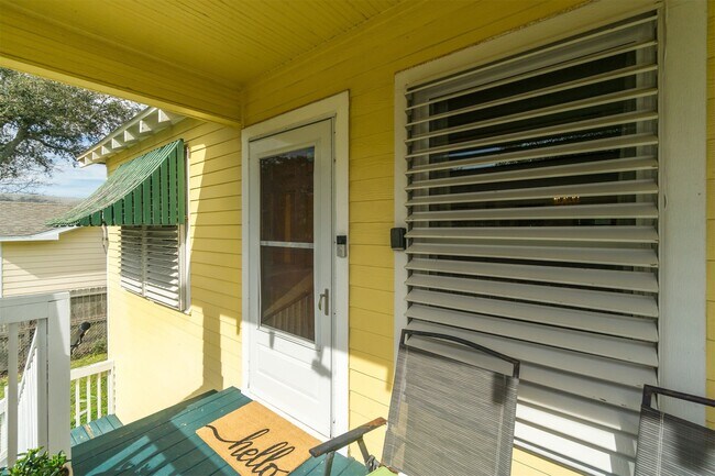 Photo - 3602 Ave Q 1/2 Unit UP