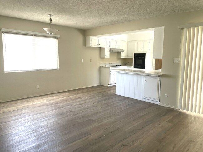 1704 S Fern Ave Unidad 1704 Fern Avenue