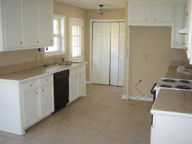 Photo - 214 Foxboro Dr