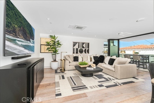 Photo - 1034 W Balboa Blvd Unidad B