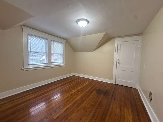 Building Photo - 390 Ellsworth Ave Unit 3