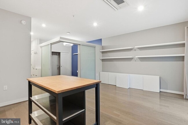 Photo - 1320 Fenwick Ln Unit 210