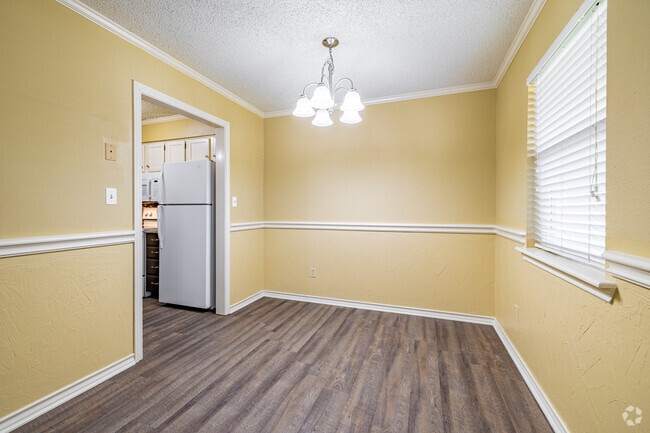 2BR, 1BA - 850SF - Dining Room