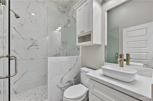 Photo - 17 E 25th St