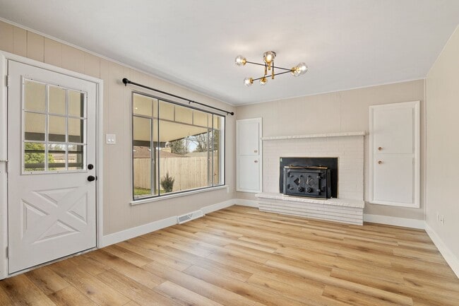 Photo - 6010 Garrison St