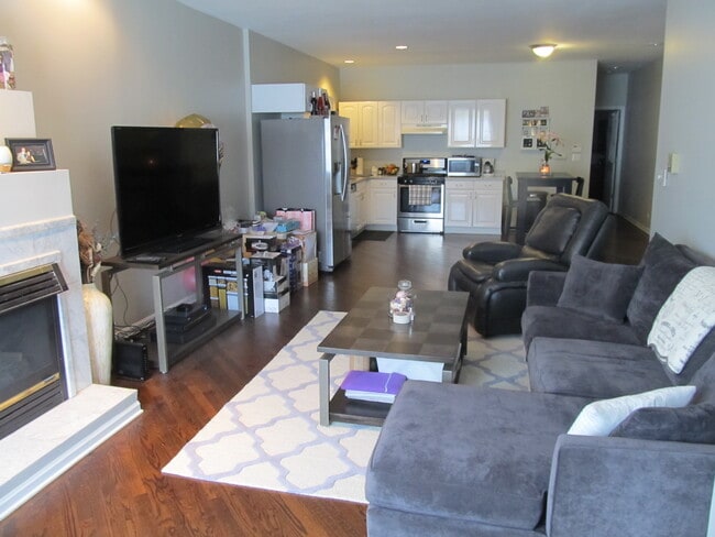 Photo - 1632 W Beach Ave Unit 1