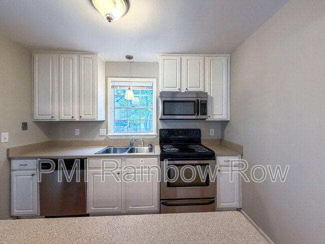 Photo - 425 Carriage Ln
