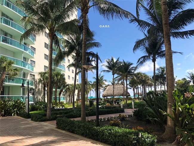 Building Photo - 3901 S Ocean Dr Unit 2J Rental