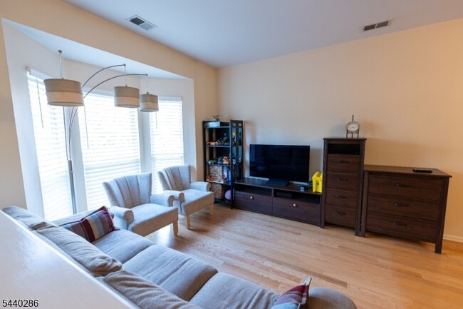 Photo - 248 Warren St