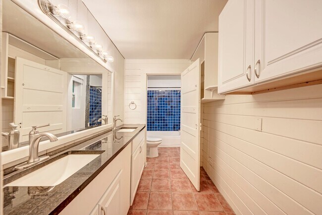 Photo - amazing house renovated perfectly. blocks...