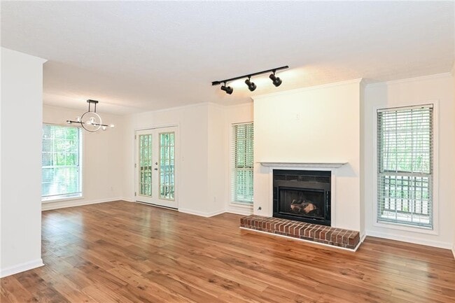 Photo - 201 Lenox Way NE