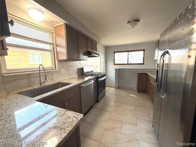 Photo - 6845 Plainfield St