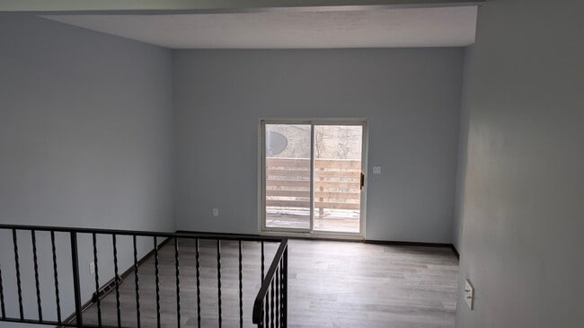 Building Photo - 12-14 Sedalia Ave Unit 14A