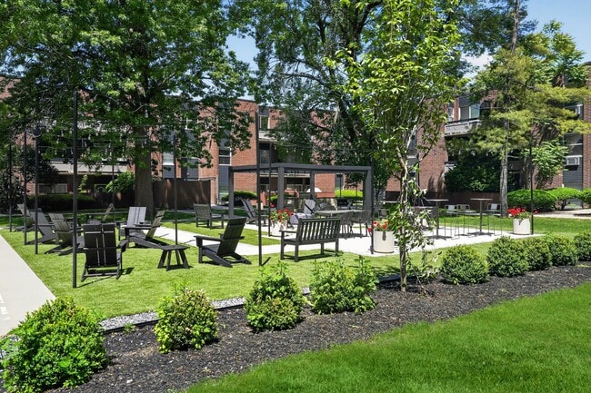 Unwind in the serene outdoor oasis of Eagle Rock Apartments and Townhomes at Brighton. Enjoy beautifully landscaped grounds, perfect for relaxation or social gatherings. Don’t miss out on your ideal living space—schedule a tour today!