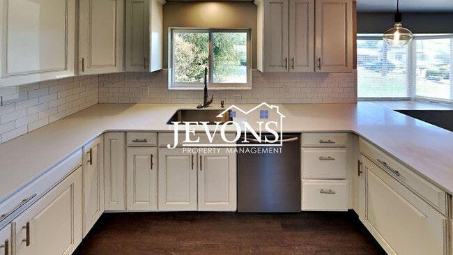 Photo - Near Randall Park - Charming home with two kitchens and washer/dryer included!