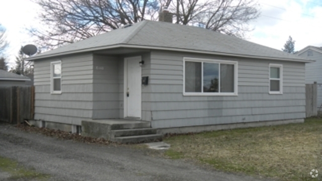 Building Photo - Darling home on the north side