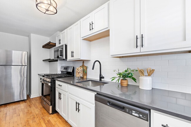 Muehlebach - Muehlebach & Bakers Corner Apartments