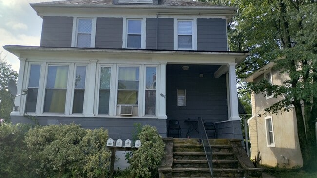 Building Photo - 3107 Evergreen Ave Unit B