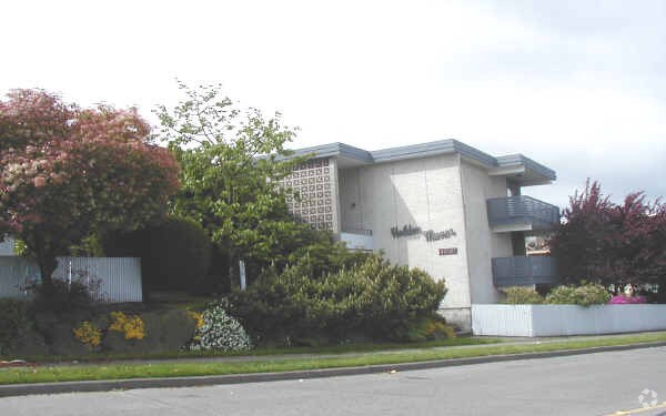 Holden Manor - Holden Manor Apartments