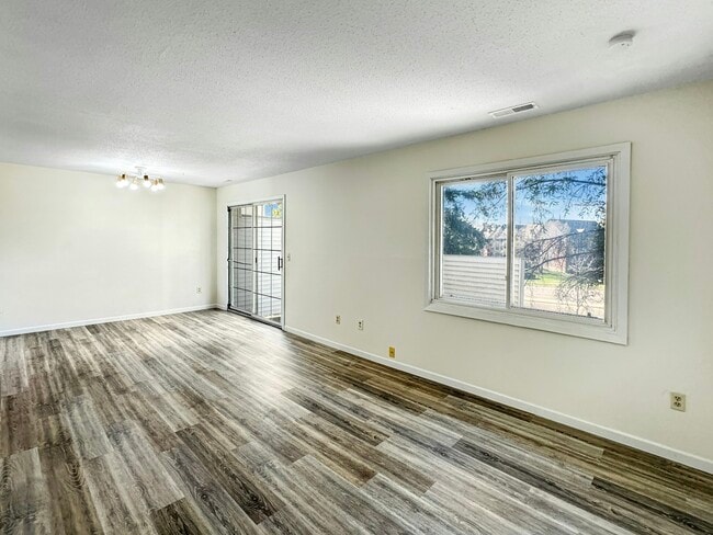 Photo - 607 E Burnsville Pkwy