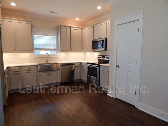Photo - 3750 Tetbury St