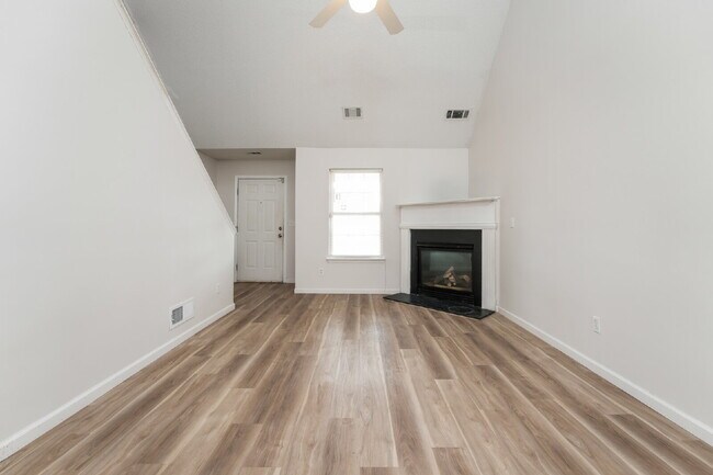 Photo - 3045 Lakeside Cir