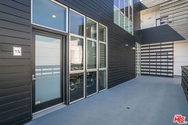 Photo - 825 Kings Rd