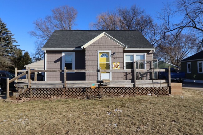 Charming 2-Bedroom Home in Appleton - Charming 2-Bedroom Home in Appleton