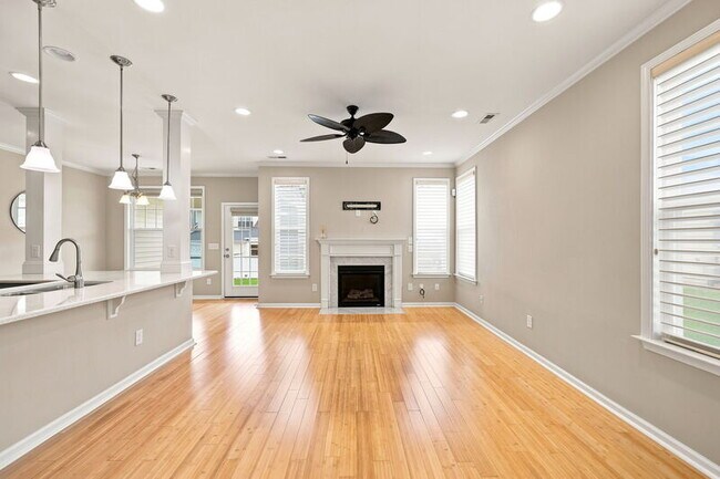 Photo - 7215 Ladbrooke St