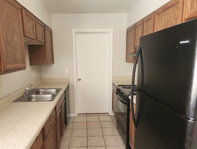 Photo - MARVELOUS TWO BEDROOMS AND ONE BATHROOM AV... Unit 4