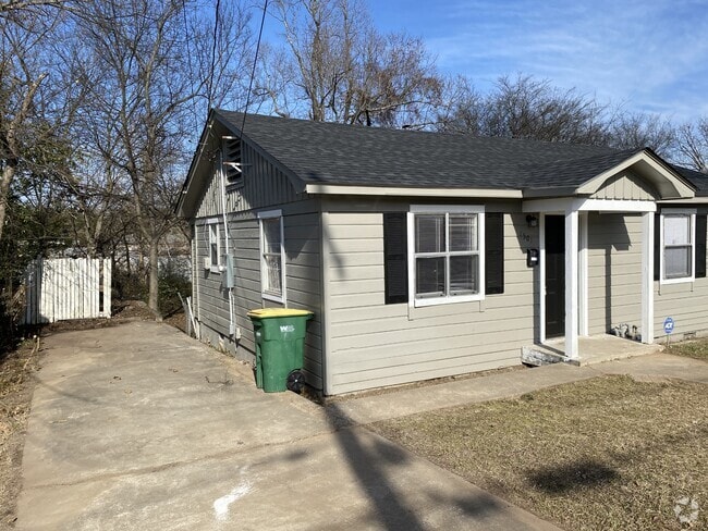Building Photo - 1501 W 36th St Rental