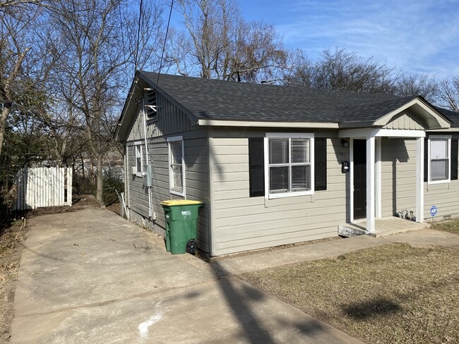 Building Photo - 1501 W 36th St Rental