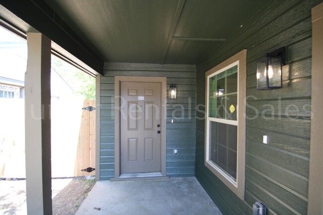 Photo - 1809 Elkins Ave