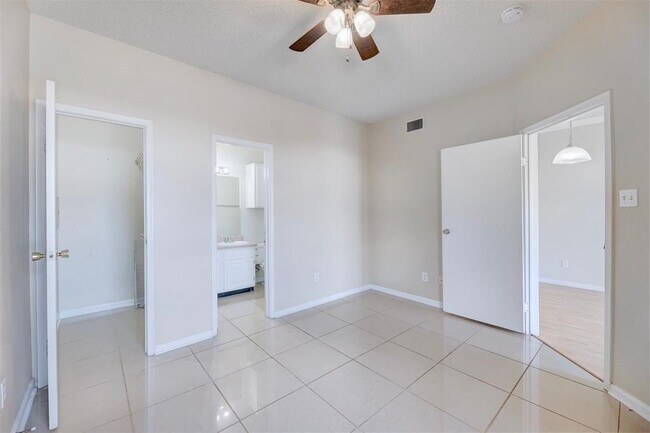 Photo - 12166 Metric Blvd Unit 212