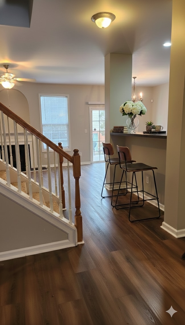 Photo - 897 Ivydale Ln