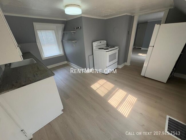 Photo - 225 Center St Unit 3