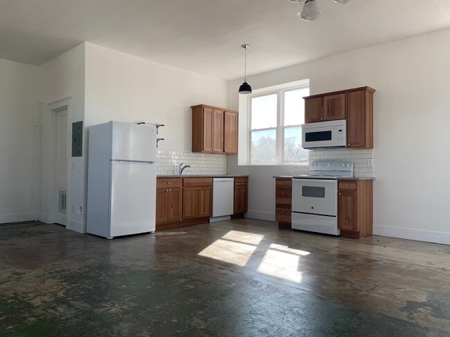 Photo - 111 N Walnut St Unit D