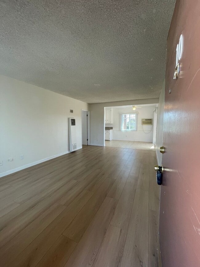 Photo - 19401 Haynes St Unidad 10