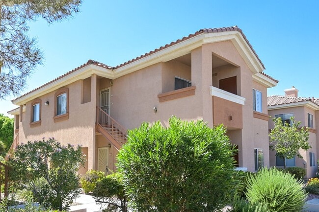 SE!!! Gated!! 2 Bedroom 1st Floor with Bal... - SE!!! Gated!! 2 Bedroom 1st Floor with Bal... Casa