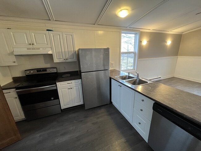 Building Photo - 222 Church St Unit B