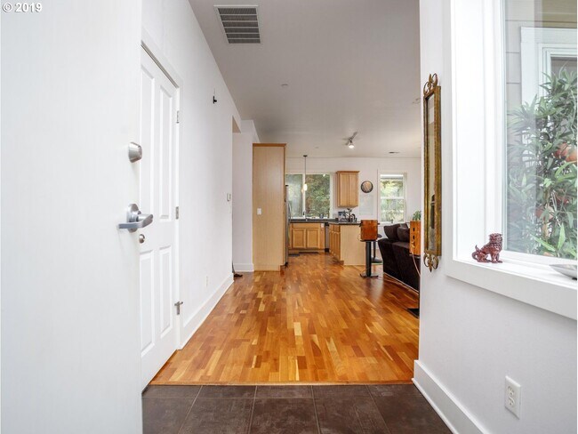 Photo - NorthWest/Nob Hill Condo 3Bd/2Ba ~ Washer/Dryer In Unit, Assigned Covered Parking,  Close to Shop... Unit 2
