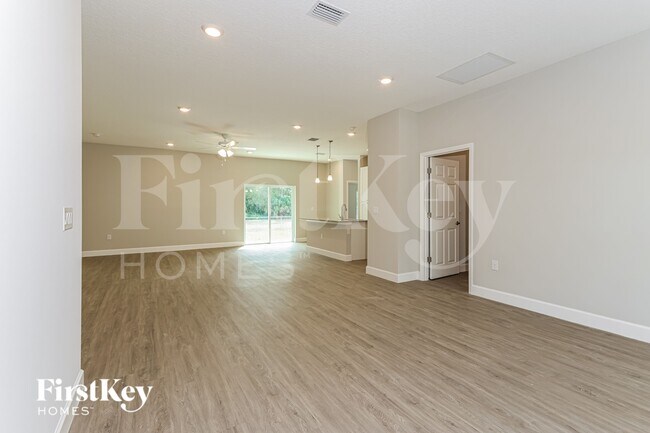 Photo - 514 Warwick St SE