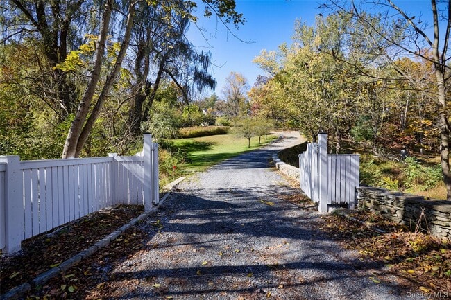 Photo - 356 Rossway Rd