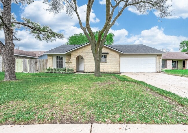 Building Photo - 3610 Brier Gardens Dr