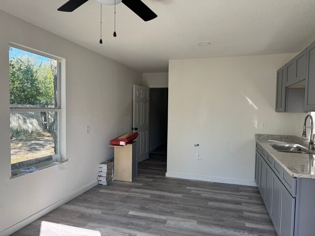 Building Photo - 419 Peabody Ave Unit 3