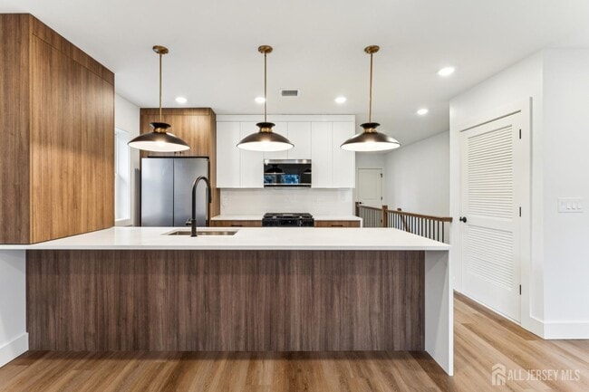 Photo - 84 Hollywood Ave