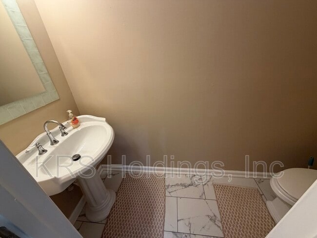 Photo - 940 Allendale Dr